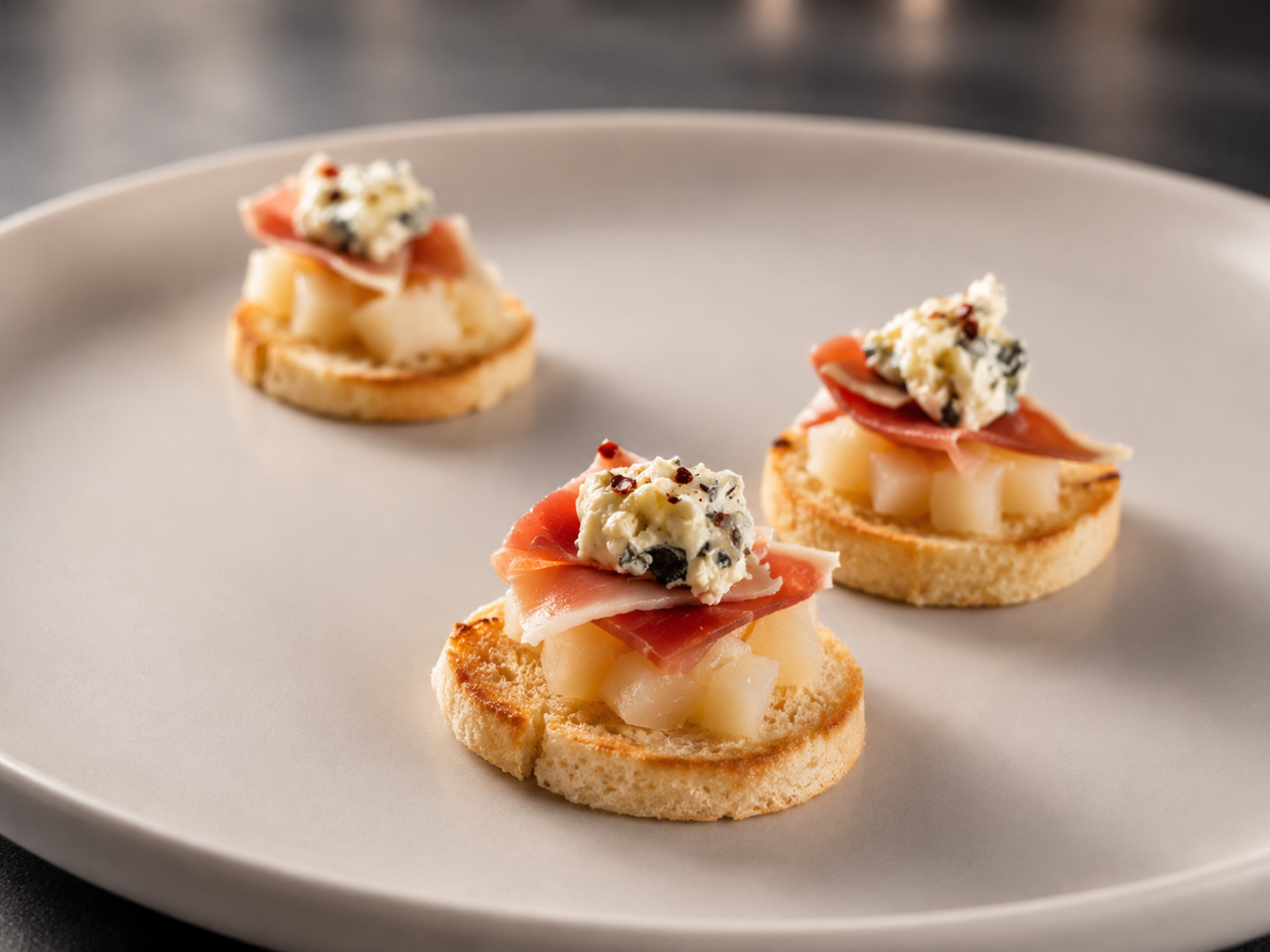 pear, prosciutto & blue cheese crostini